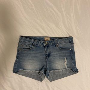 It's a blue Celebrity Pink pants, size large